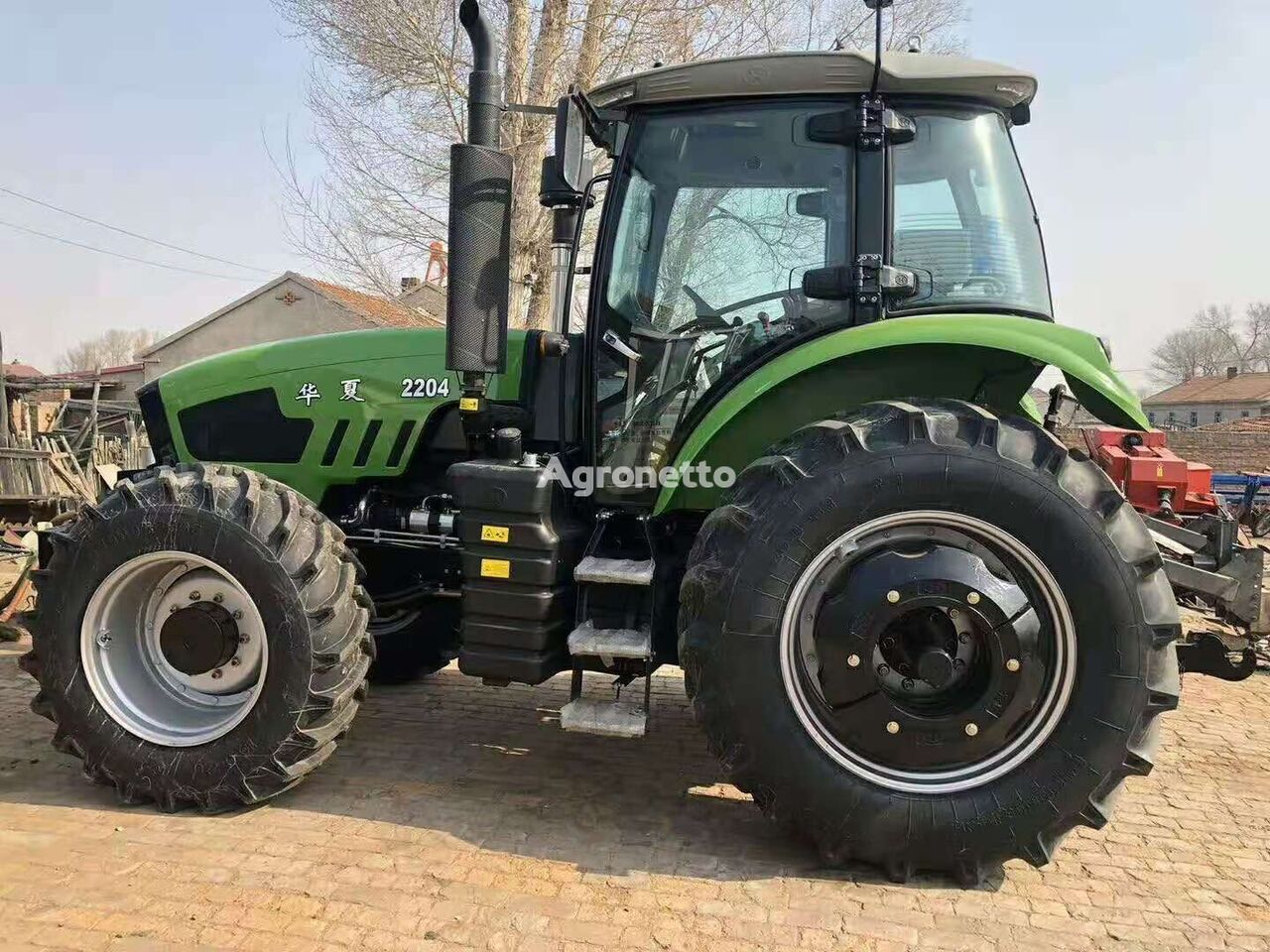 Huaxia 2204 traktor točkaš